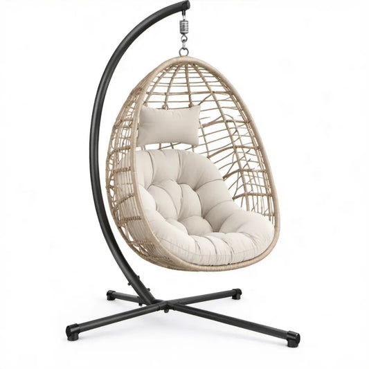 Beige PE-rotan hangstoel met zwart stalen standaard en crèmekleurige kussens, 105 x 105 x 195 cm